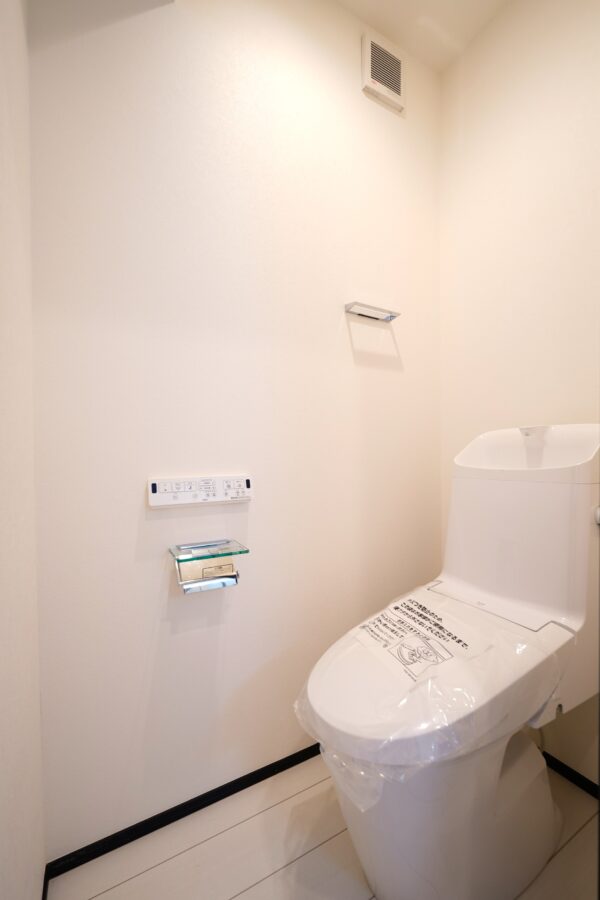 トイレを2カ所に設置し、朝の混雑時もスムーズに。日々の生活動線に配慮した、利便性の高い住まいです。(内装)