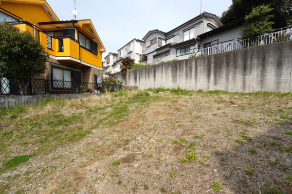 周辺に高い建物がないため、突き抜ける空が広がります。低層地域ならではの美しい景観が魅力。(外観) 周辺に高い建物がないため、突き抜ける空が広がります。低層地域ならではの美しい景観が魅力。(外観)