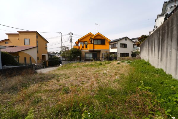 低層地域・閑静な住宅街で子育てに最適。空が広く、自然と日差しに包まれる安心の立地です。(外観) 低層地域・閑静な住宅街で子育てに最適。空が広く、自然と日差しに包まれる安心の立地です。(外観)