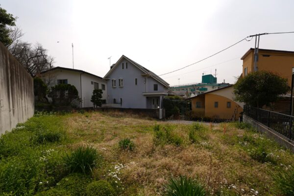 198m2超の広さを活かして、憧れの庭付き一戸建て。日当たり良好で家庭菜園も楽しめます。(外観) 198m2超の広さを活かして、憧れの庭付き一戸建て。日当たり良好で家庭菜園も楽しめます。(外観)
