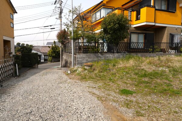 大通りから一本入った私道につき、部外者の侵入なし。静かな時が流れる立地。(外観) 大通りから一本入った私道につき、部外者の侵入なし。静かな時が流れる立地。(外観)