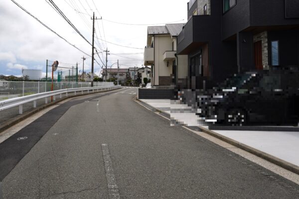 前面道路は穏やかな通りで、静かな住環境が魅力です。(外観) 前面道路は穏やかな通りで、静かな住環境が魅力です。(外観)