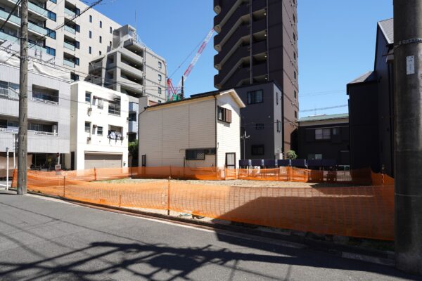 横浜駅徒歩圏の平坦地！５０坪超の開放的な角地は建ぺい率８０％・容積率４００％で多彩なプランが実現できる立地！