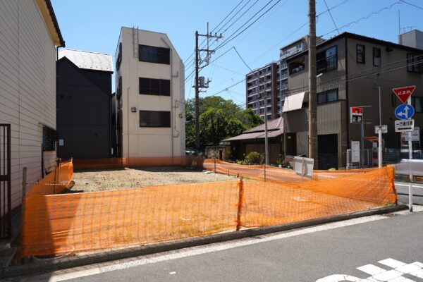 建ぺい率80%・容積率400%。前面道路の制限に準じた効率的な空間設計が可能です。(外観) 建ぺい率80%・容積率400%。前面道路の制限に準じた効率的な空間設計が可能です。(外観)