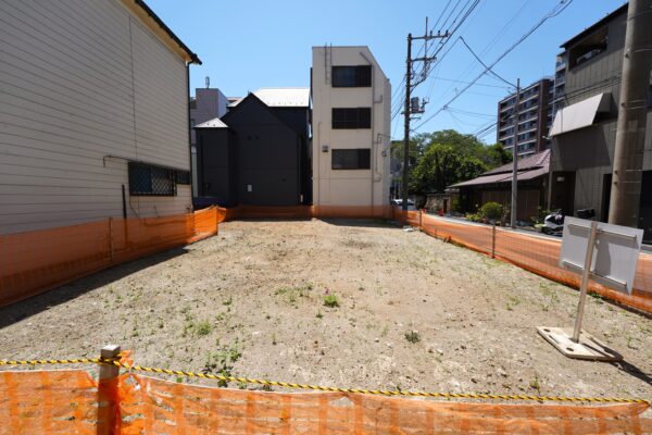 ターミナルステーション「横浜」駅が徒歩圏内。複数路線が利用でき、日々の通勤や軽快なフットワークを支えます。(外観) ターミナルステーション「横浜」駅が徒歩圏内。複数路線が利用でき、日々の通勤や軽快なフットワークを支えます。(外観)