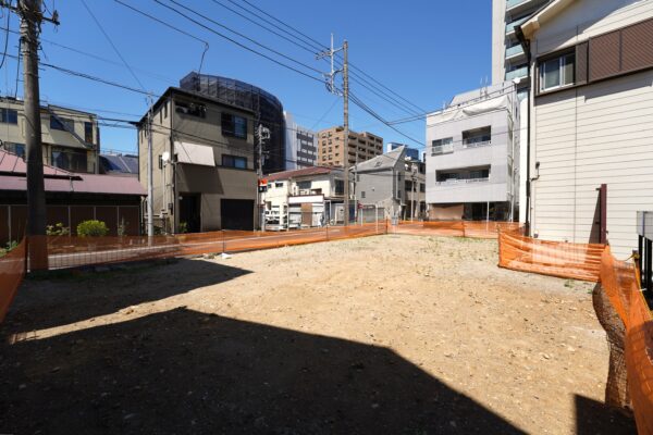 北側約17m、東側約8.7mの間口を確保。開放感があり、ゆとりある並列駐車や多彩な設計を叶えます。(外観) 北側約17m、東側約8.7mの間口を確保。開放感があり、ゆとりある並列駐車や多彩な設計を叶えます。(外観)