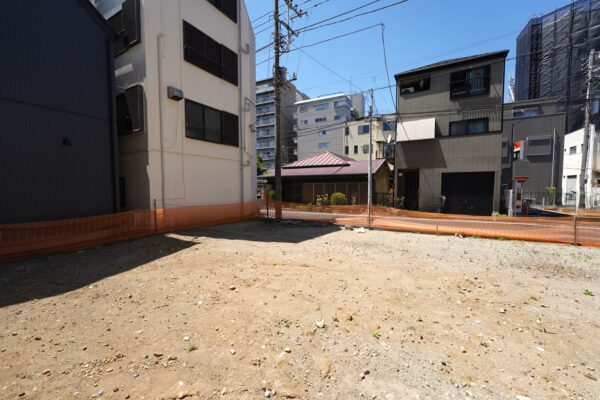平坦な地勢のため移動もスムーズ。周辺にはコンビニや医療施設が充実し、日々の暮らしやすさを実感できる立地です。(外観) 平坦な地勢のため移動もスムーズ。周辺にはコンビニや医療施設が充実し、日々の暮らしやすさを実感できる立地です。(外観)