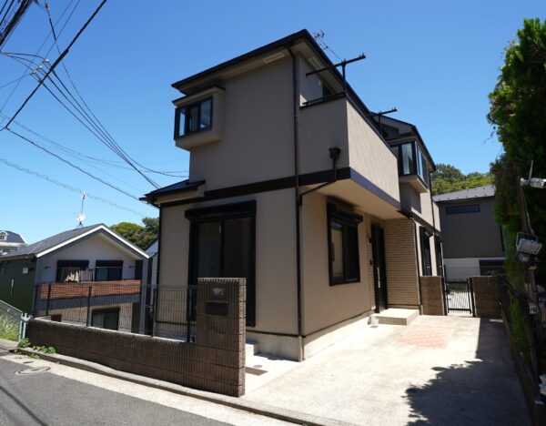 室内リフォーム完了につきすぐにお住まいいただけます。周囲に遮るものがなく伸びやかな暮らしを実現。(外観) 室内リフォーム完了につきすぐにお住まいいただけます。周囲に遮るものがなく伸びやかな暮らしを実現。(外観)