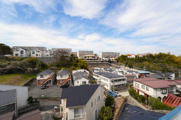 街並みを眼下に見渡す開放感良好な立地となります♪是非現地にて景色をご覧ください♪(周辺)
