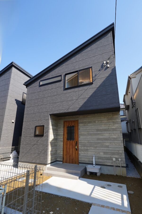 建物堂々完成済♪室内見学可能です♪充実した設備を是非ご覧ください♪(外観)