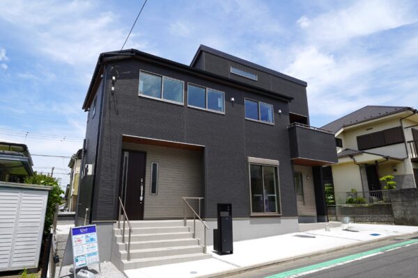 建物完成済♪現地での設備・仕様が確認出来ます♪是非ご覧ください♪(外観)